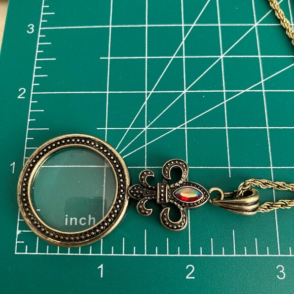 Gold Fleur de Lis Necklace 29" X-Long Magnifying Glass Vintage Plus Size Plated - Picture 15 of 16